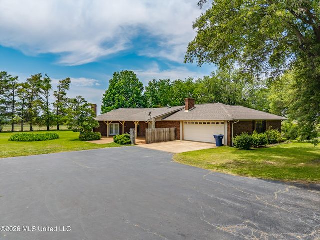 5042 Dummyline Road, Batesville, MS 38606