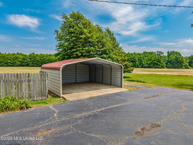 5042 Dummyline Road, Batesville, MS 38606