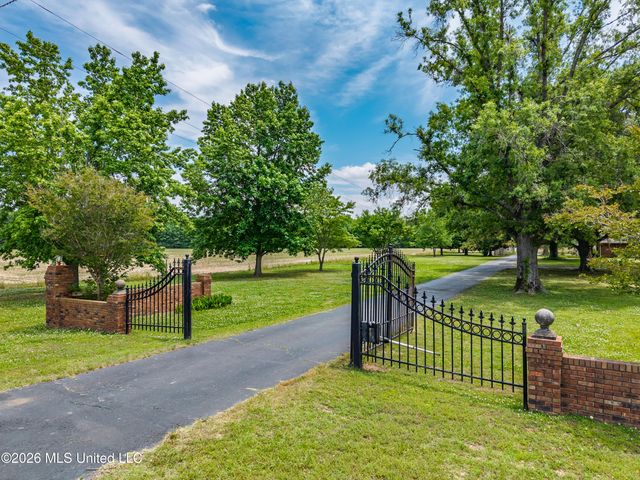 5042 Dummyline Road, Batesville, MS 38606