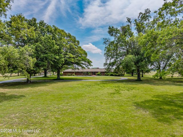5042 Dummyline Road, Batesville, MS 38606