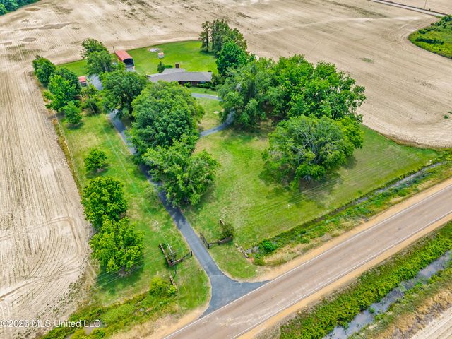 5042 Dummyline Road, Batesville, MS 38606
