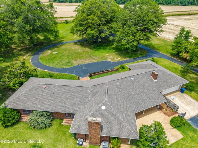 5042 Dummyline Road, Batesville, MS 38606