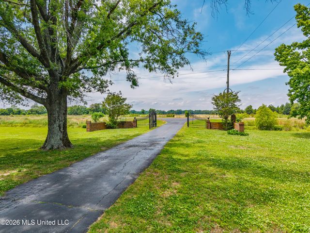 5042 Dummyline Road, Batesville, MS 38606