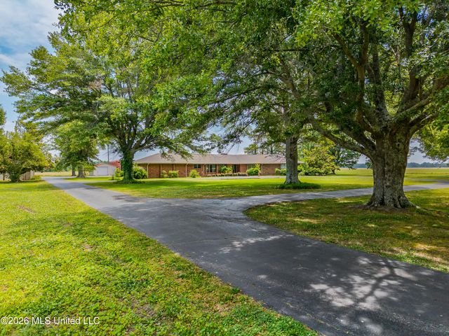 5042 Dummyline Road, Batesville, MS 38606