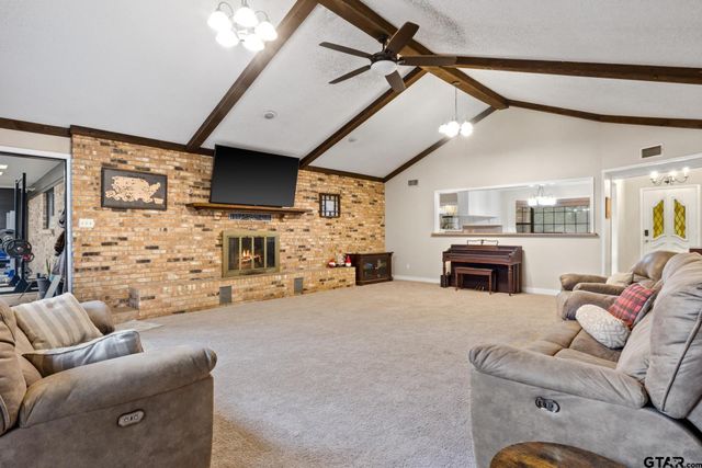 195 County Road 4164, Pittsburg, TX 75686