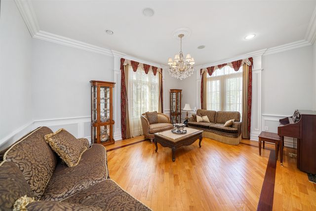 2 EUCLID RD, Fort Lee, NJ 07024