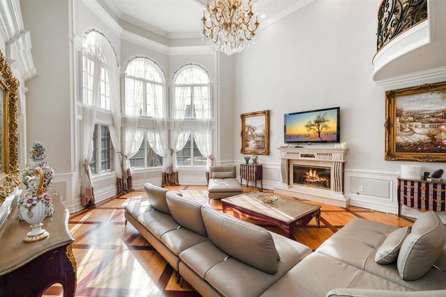 2 EUCLID RD, Fort Lee, NJ 07024