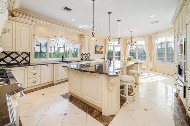 2 EUCLID RD, Fort Lee, NJ 07024
