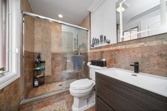 2 EUCLID RD, Fort Lee, NJ 07024