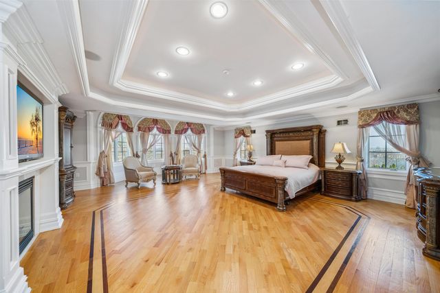 2 EUCLID RD, Fort Lee, NJ 07024
