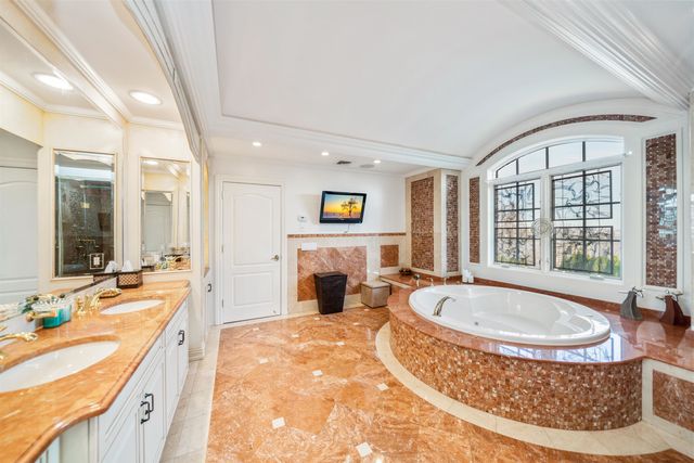 2 EUCLID RD, Fort Lee, NJ 07024