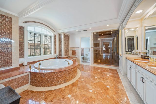 2 EUCLID RD, Fort Lee, NJ 07024