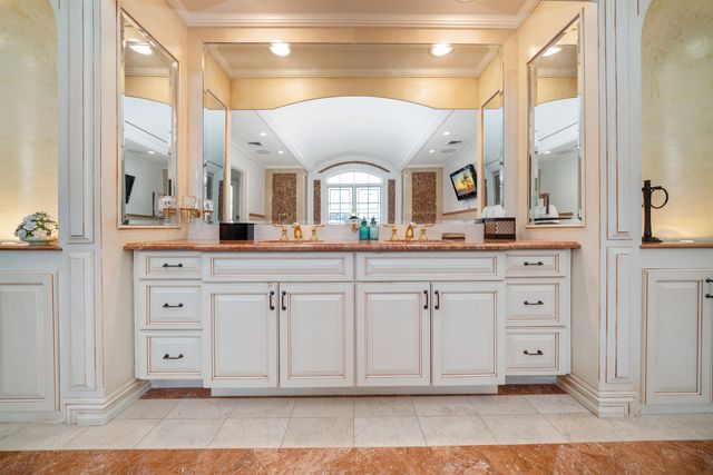 2 EUCLID RD, Fort Lee, NJ 07024
