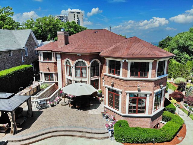 2 EUCLID RD, Fort Lee, NJ 07024