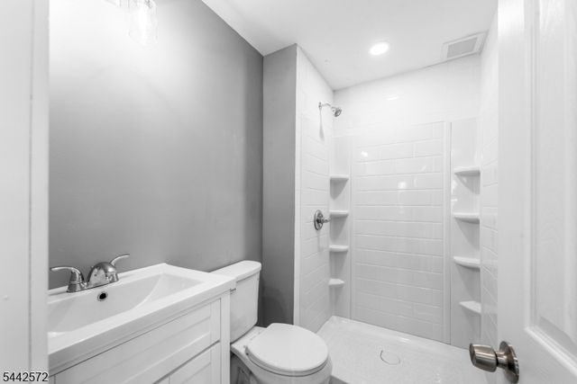 20 Corwin St, Roxbury Twp., NJ 07847