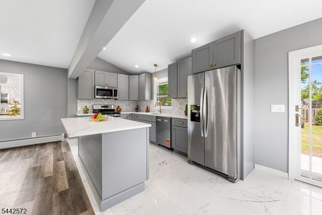 20 Corwin St, Roxbury Twp., NJ 07847