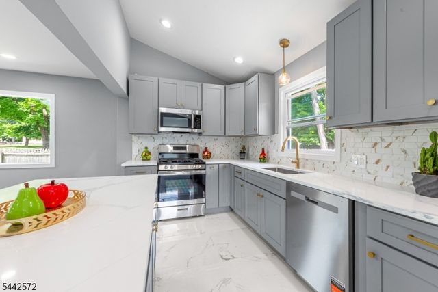 20 Corwin St, Roxbury Twp., NJ 07847