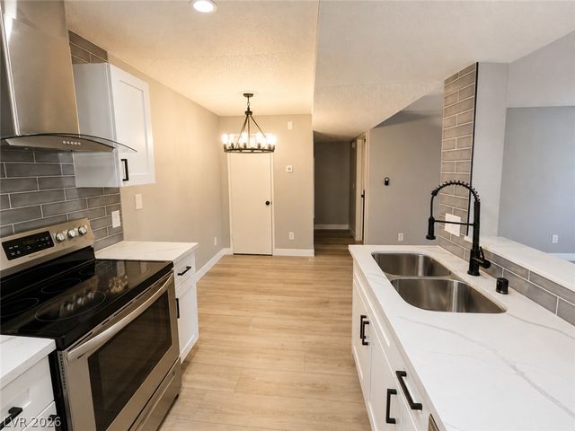 201 Mission Laguna Lane 201, Las Vegas, NV 89107