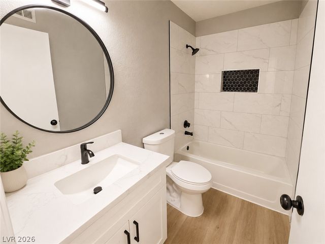 201 Mission Laguna Lane 201, Las Vegas, NV 89107
