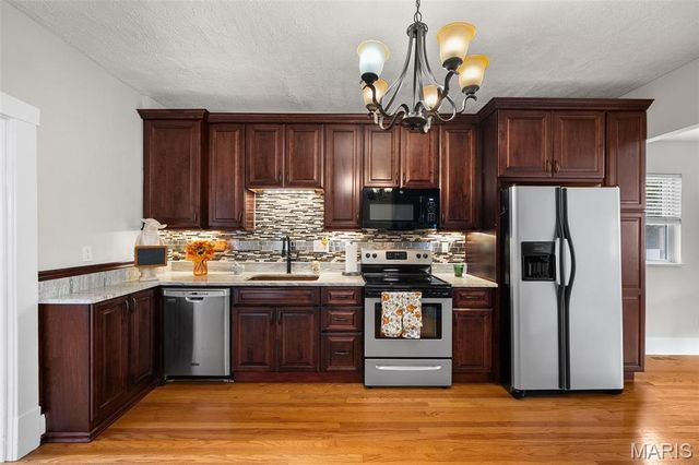 904 Chelsea Avenue, Glendale, MO 63122