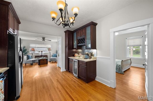 904 Chelsea Avenue, Glendale, MO 63122
