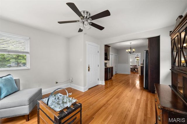 904 Chelsea Avenue, Glendale, MO 63122
