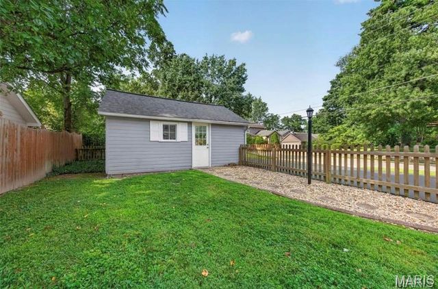 904 Chelsea Avenue, Glendale, MO 63122