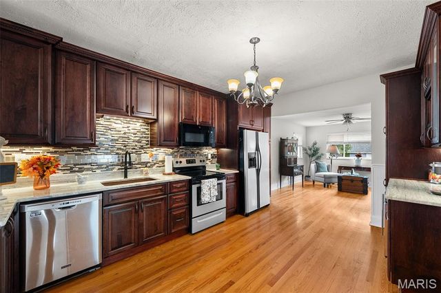 904 Chelsea Avenue, Glendale, MO 63122