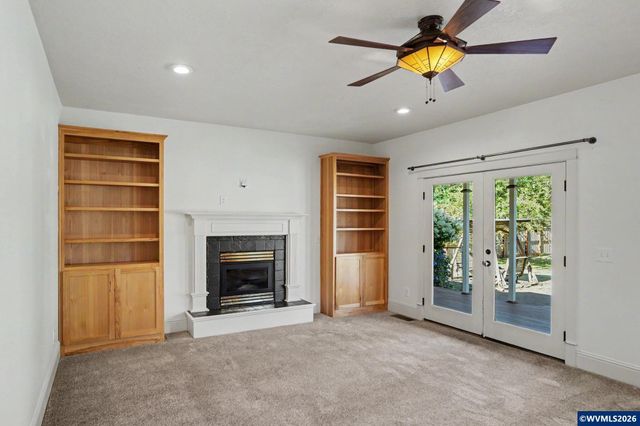 764 3rd St, Lyons, OR 97358