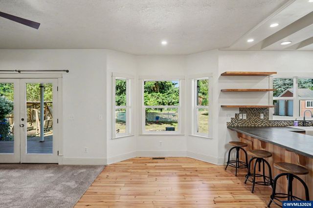 764 3rd St, Lyons, OR 97358
