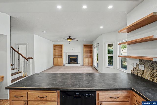 764 3rd St, Lyons, OR 97358