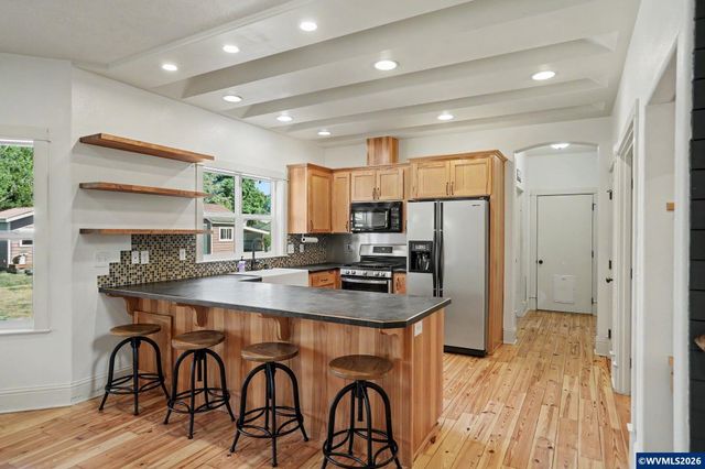 764 3rd St, Lyons, OR 97358