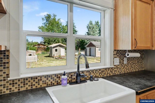 764 3rd St, Lyons, OR 97358