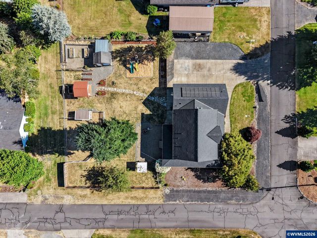 764 3rd St, Lyons, OR 97358