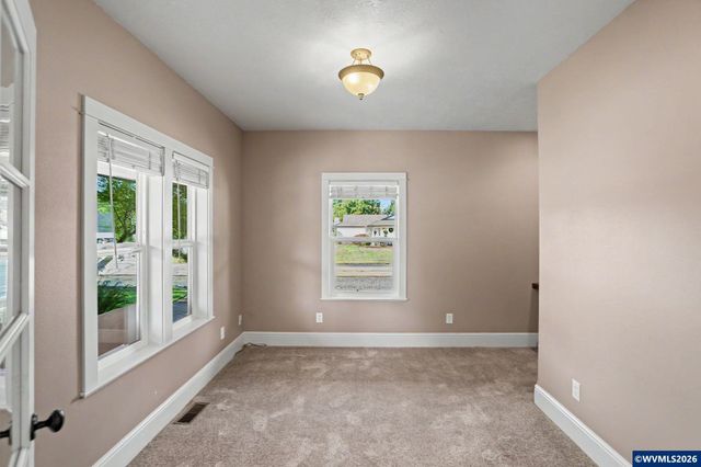 764 3rd St, Lyons, OR 97358