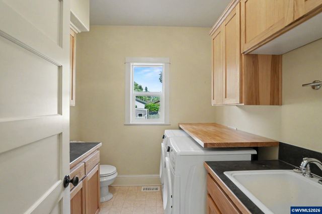 764 3rd St, Lyons, OR 97358