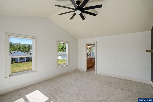 764 3rd St, Lyons, OR 97358