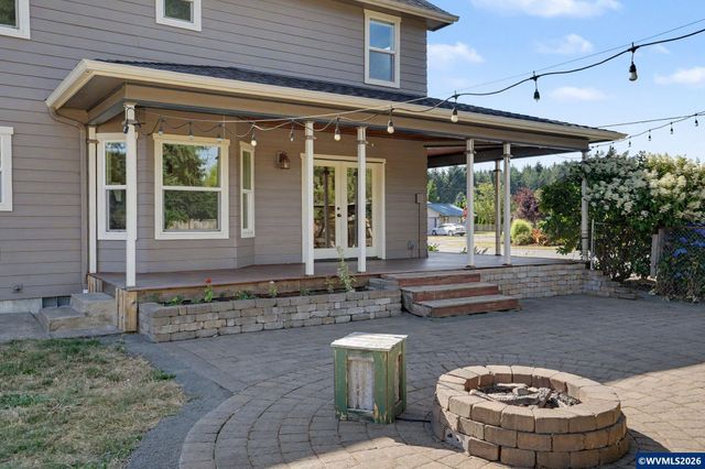 764 3rd St, Lyons, OR 97358