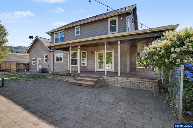 764 3rd St, Lyons, OR 97358