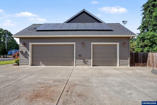 764 3rd St, Lyons, OR 97358
