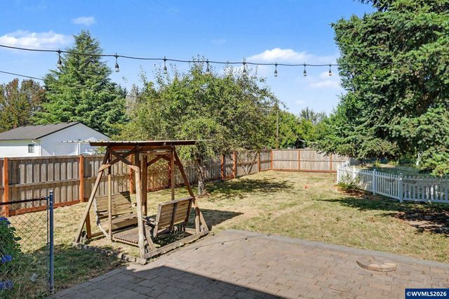 764 3rd St, Lyons, OR 97358