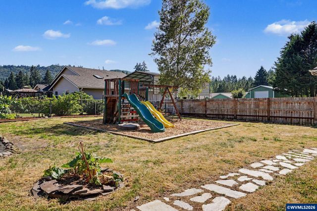 764 3rd St, Lyons, OR 97358