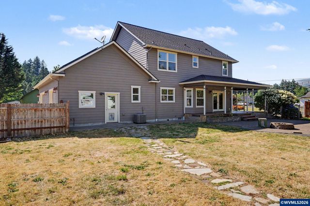 764 3rd St, Lyons, OR 97358