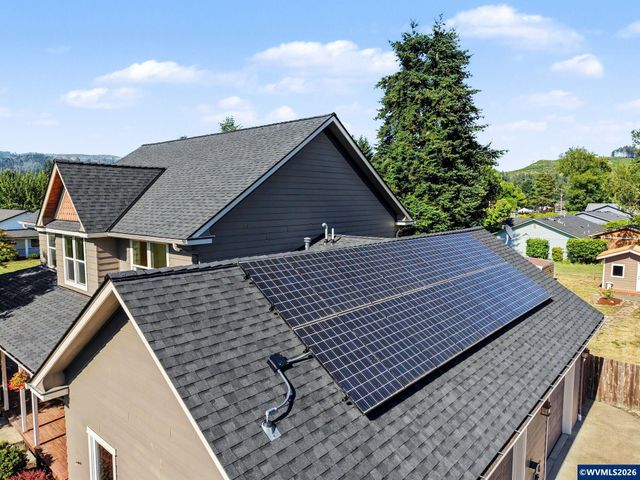 764 3rd St, Lyons, OR 97358