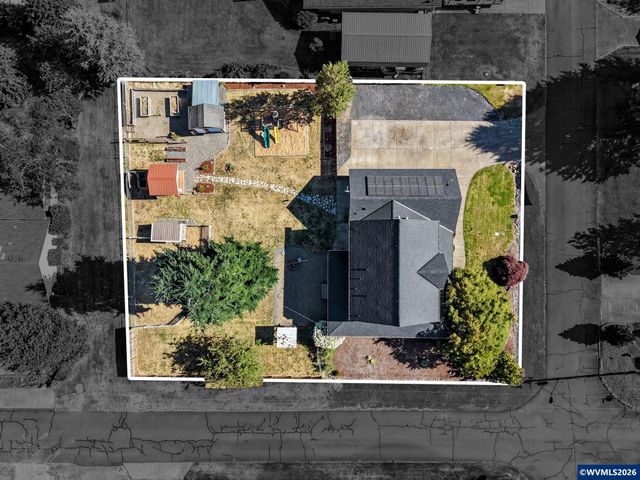 764 3rd St, Lyons, OR 97358