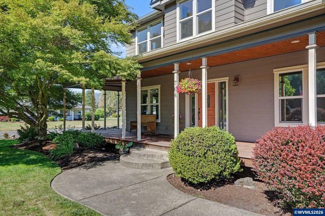 764 3rd St, Lyons, OR 97358
