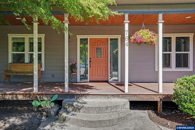 764 3rd St, Lyons, OR 97358