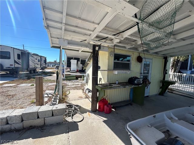 3900 Royal Palm DR, St James City, FL 33956