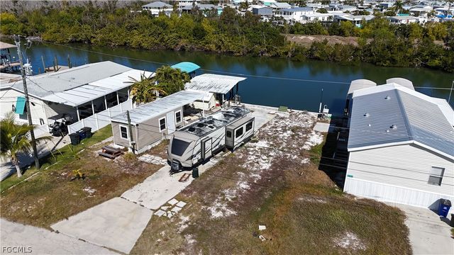 3900 Royal Palm DR, St James City, FL 33956