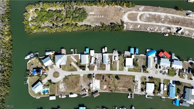 3900 Royal Palm DR, St James City, FL 33956